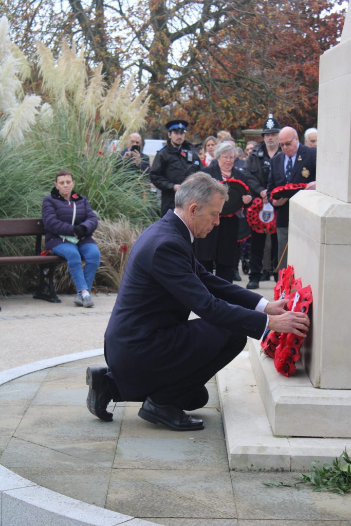 Matt Rodda MP laying a wreath at Woodley War Memorial