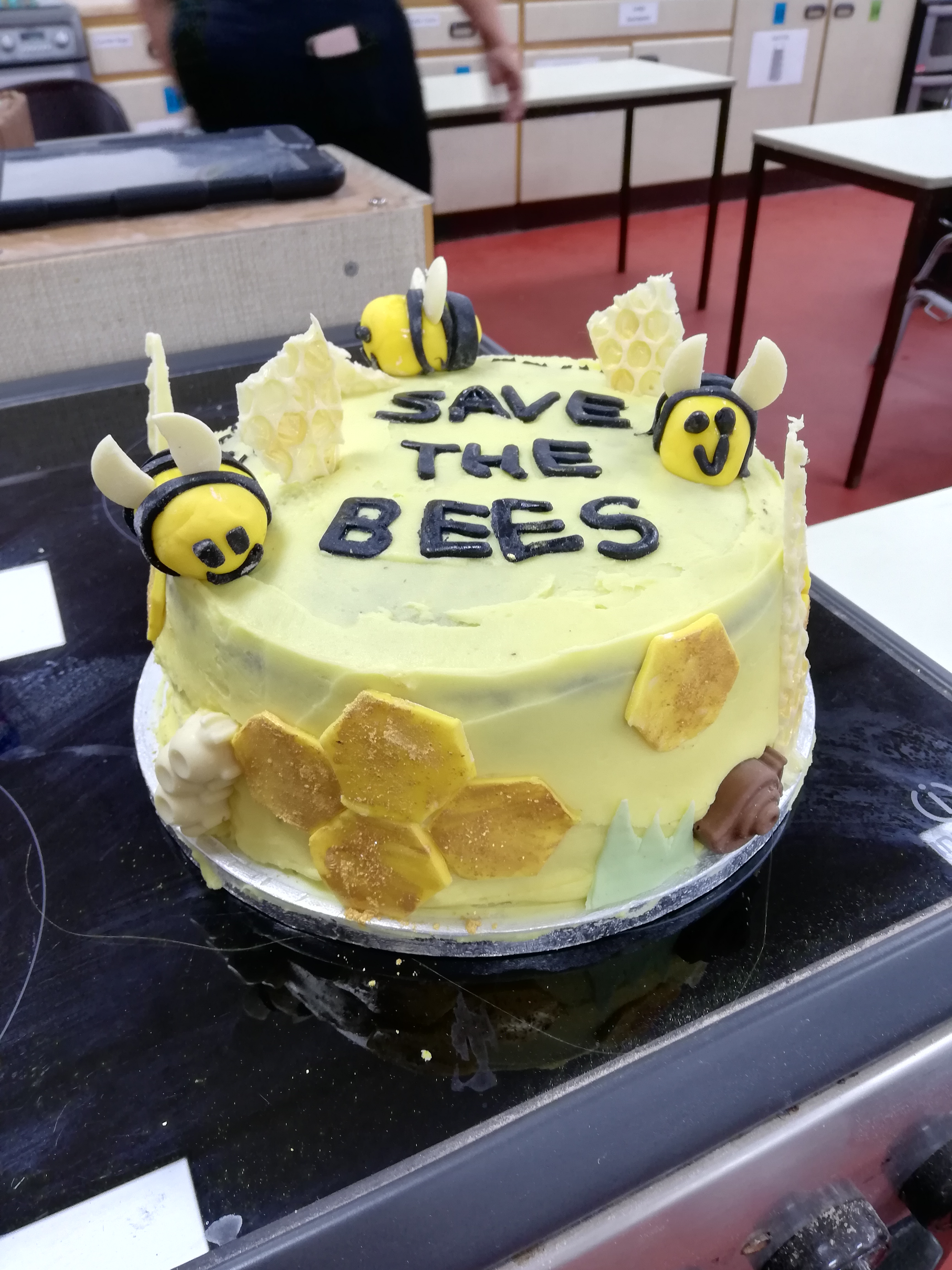 winning cake of woodley schools bake off competition